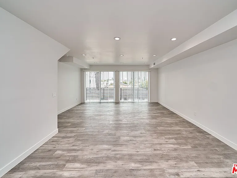 601 1/2 W 41st Pl — Photo 7