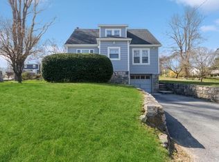 7 Mamanasco Rd, Carmel, NY 10512