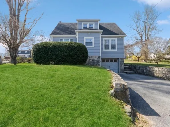 7 Mamanasco Road, Carmel, NY 10512