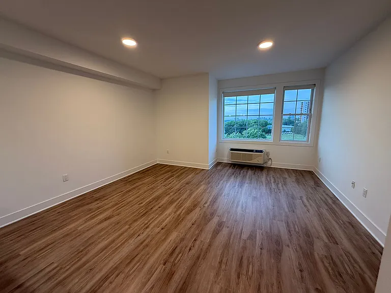 521 Cliff St #525E — Photo 4
