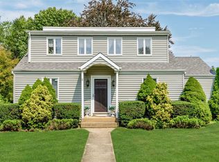 5 Clinton St, Glen Cove, NY 11542