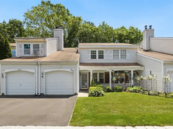 230 Ivy Meadow Court #230, Middle Island, NY 11953
