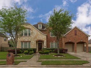 1719 Round Rock St, Friendswood, TX 77546