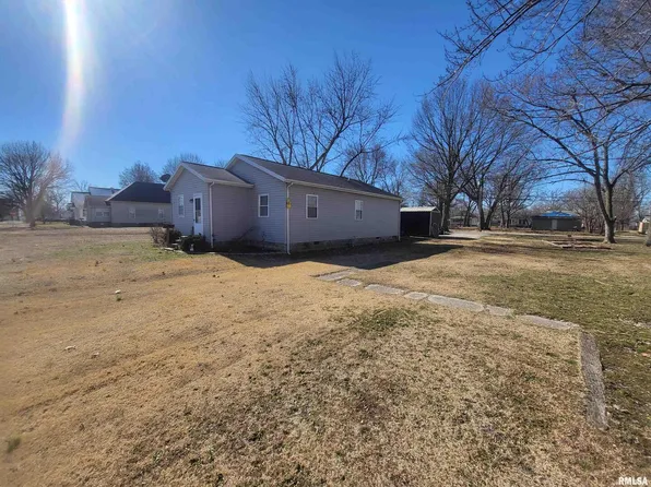 1020 Bond St, Centralia, IL 62801