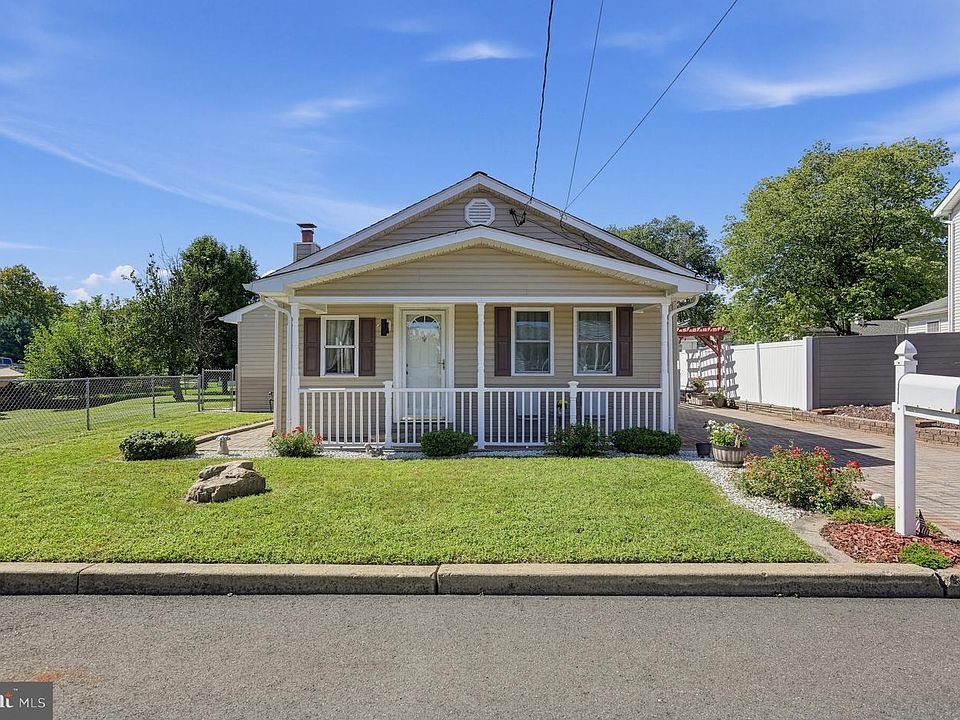 1st image of 5 Evans Ave