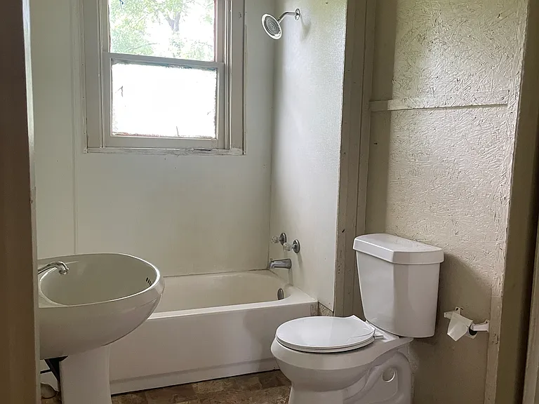 4406 Jackson St — Photo 2