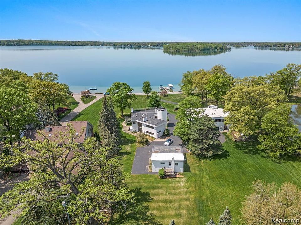 3751 Indian Trl, Orchard Lake, MI 48324 Zillow