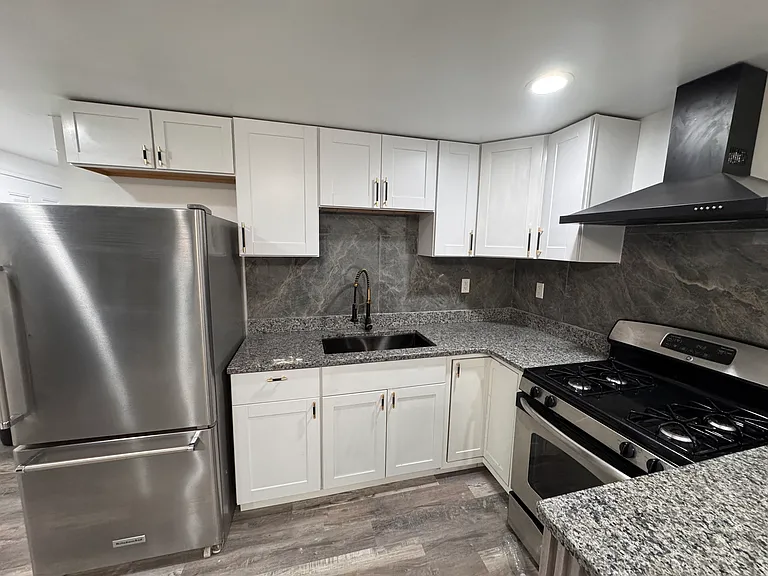 110 Main St #2 — Photo 23