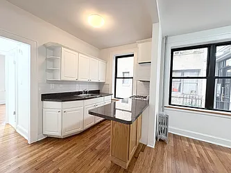 21-36 Crescent Street, #8A
