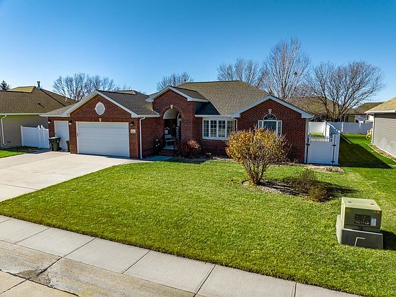 5th image of 816 Clearwater Court