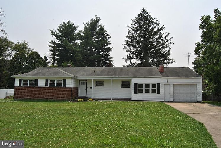 1st image of 33 Bayberry Rd