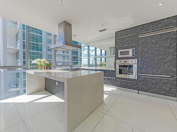 4th image of 1100 Biscayne Blvd Unit 3301