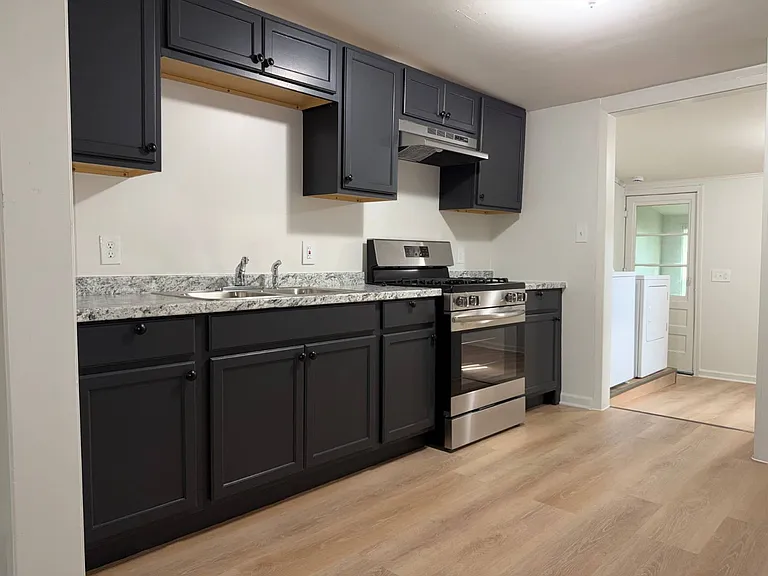 118 E Canal St #3 — Photo 2