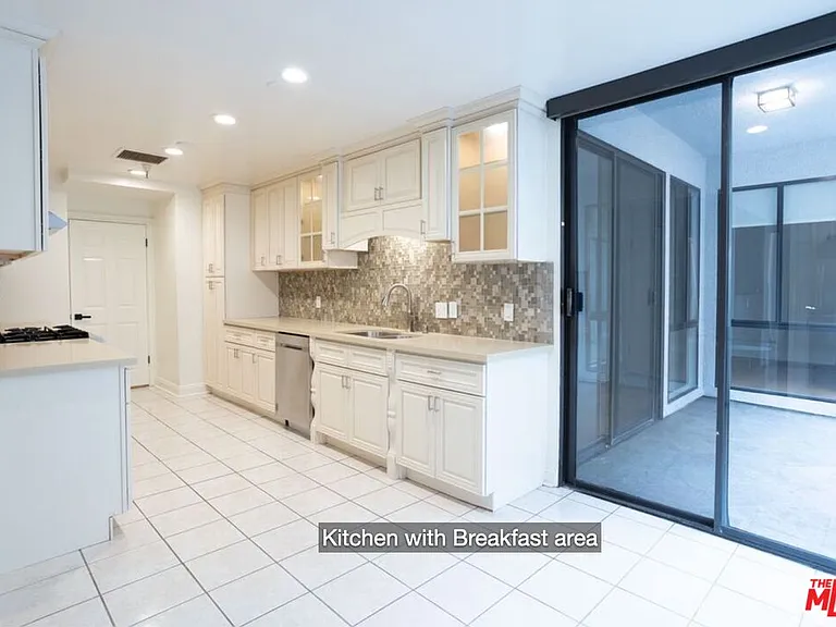 324 N Palm Dr #206 — Photo 54