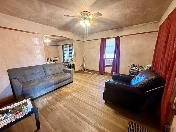 3rd image of 638 Vine Ave