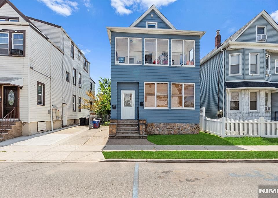 1st image of 50 Grand St