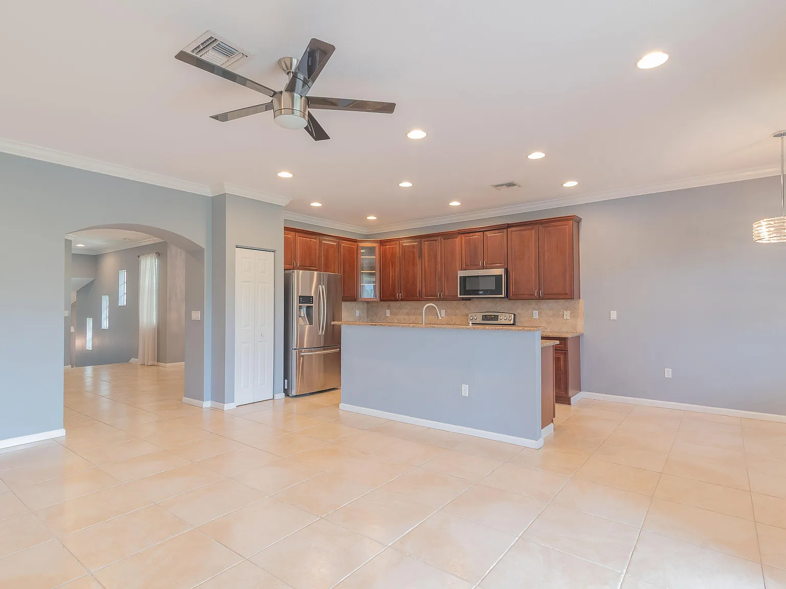 3 bed, 2.0 bath, 1700 sqft, $2,550 — Photo 3