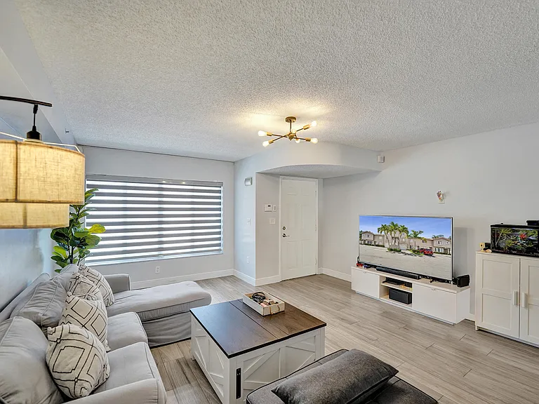 173 Riviera Cir — Photo 17