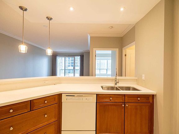 3rd image of 2 Aberfoyle Cres #412