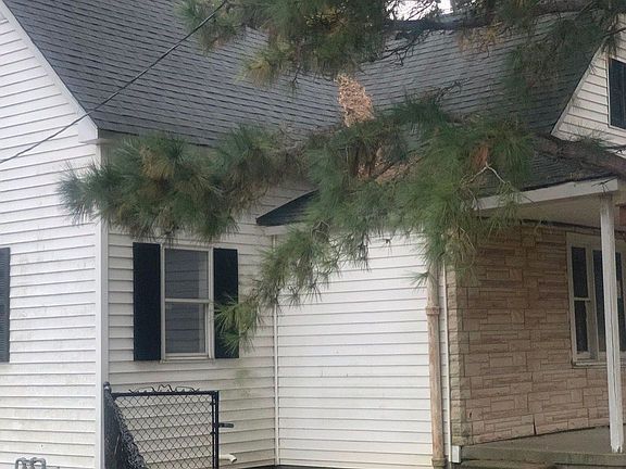 5th image of 1307 Newton Ave
