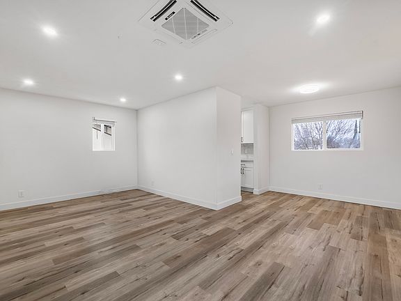 4th image of 10262 Terry Way #4