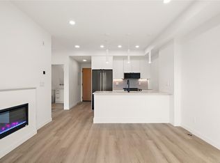 1102 Esquimalt Rd #303, Esquimalt, BC V9A3N3