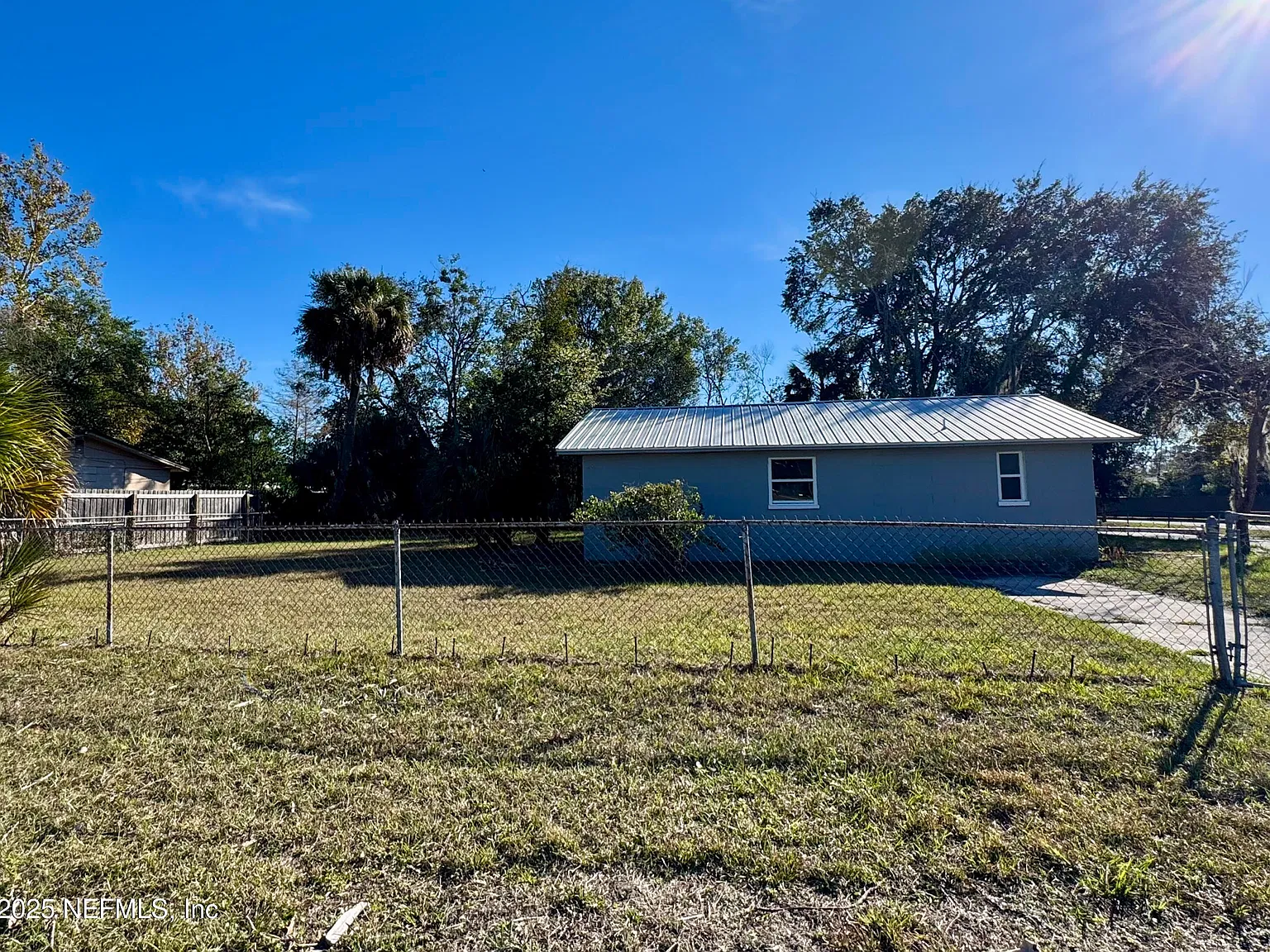 2 bed, 1.5 bath, 832 sqft, $1,300 — Photo 3