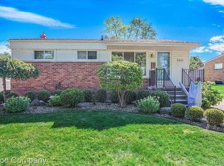 2810 Maplewood Ave, Royal Oak, MI 48073
