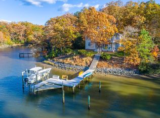 291 Moccasin Trl, Weems, VA 22576