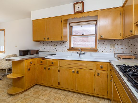 5th image of 6333 W Peterson Ave