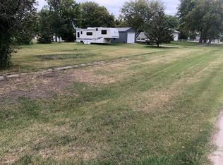 273 W Rolette St, Pembina, ND 58271