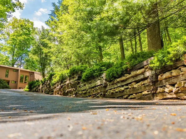181 Hickory Ridge Rd, Morgantown, WV 26508