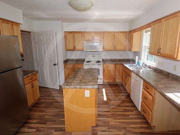 5th image of 764 Lakeside Dr