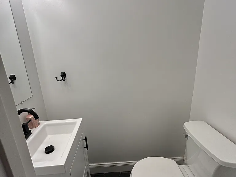 709 Madison Ct — Photo 12