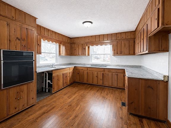 2nd image of 109 Appletree St