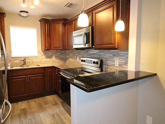 4th image of 3611 Dartmouth Ave N