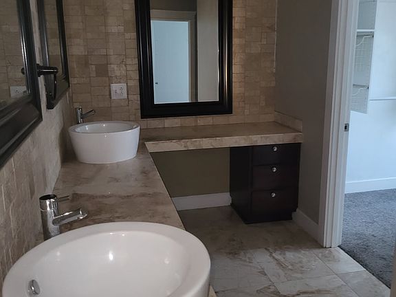 5th image of 1051 Lochaven Ave