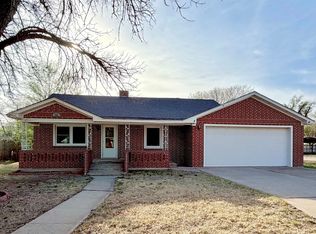 202 S 5th St, Texhoma, OK 73949