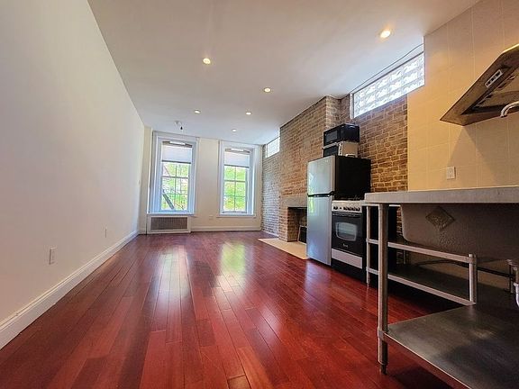 2nd image of 106 Charles St APT 4