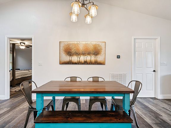 Dining area with seating for 6