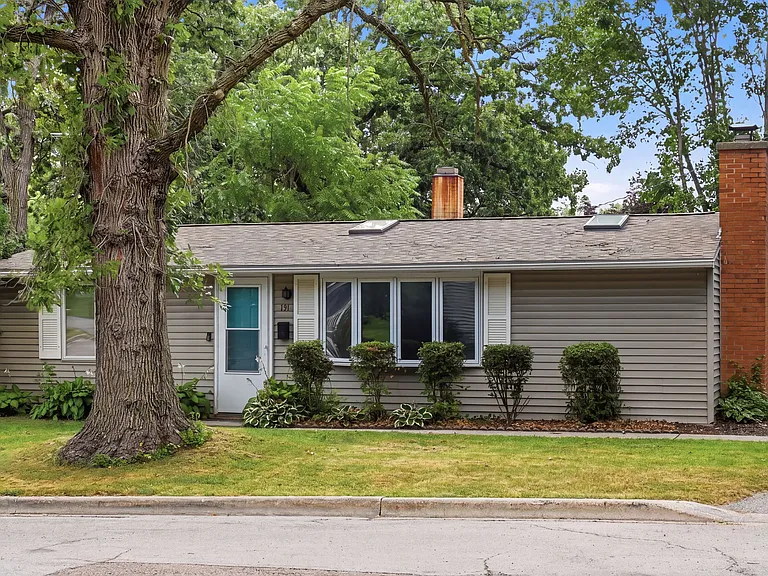 131 Oak Dr — Photo 4