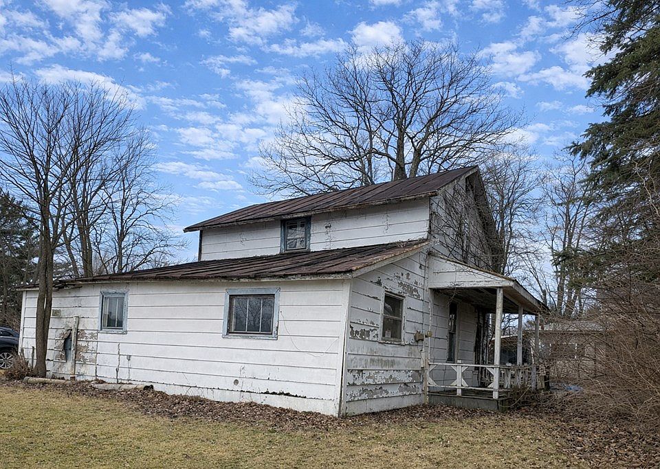 2nd image of 883 Rosewood Dr