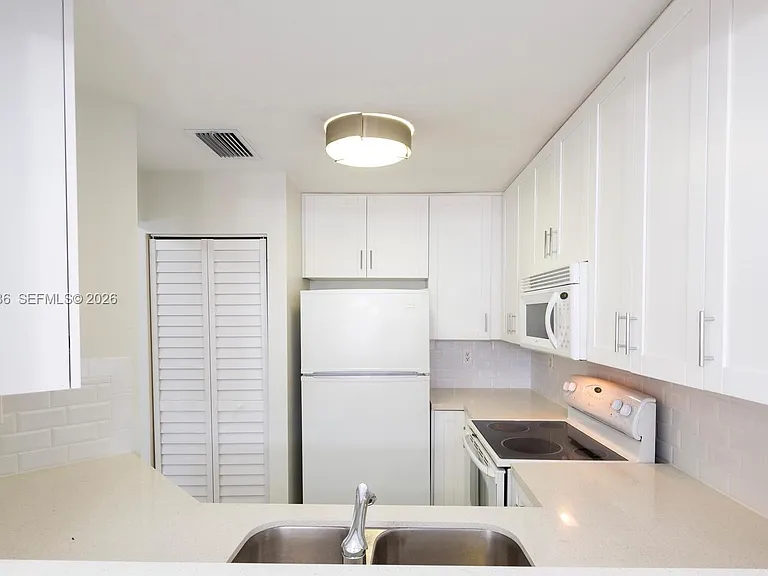 20700 SW 81st Ave — Photo 14