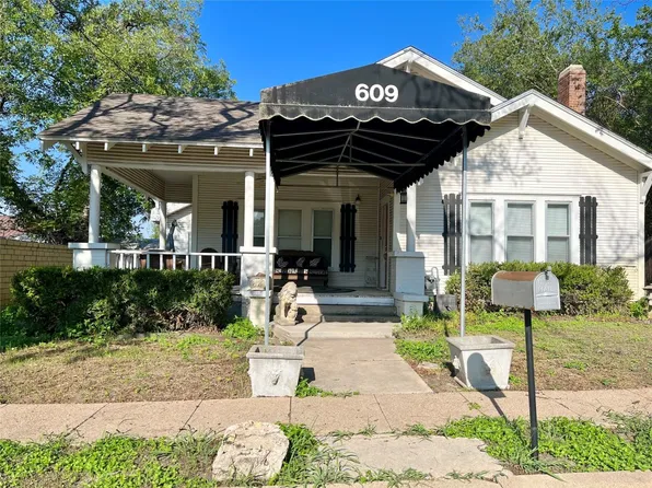 609 N Mary St, Comanche, TX 76442