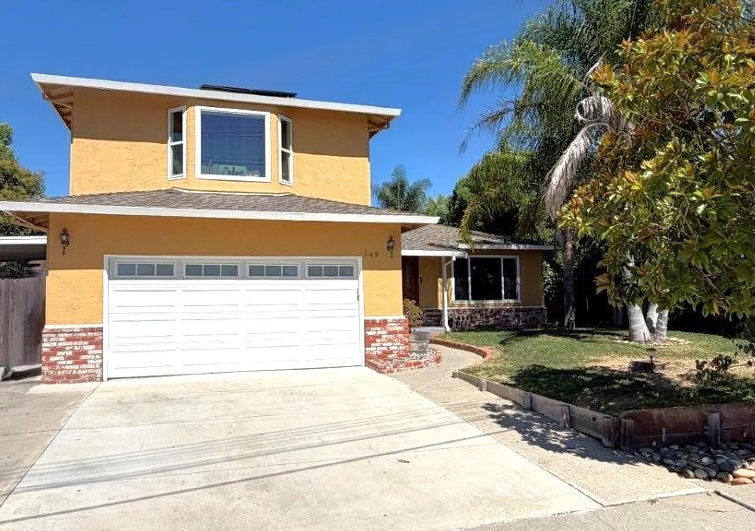 Beautiful Updated 4-Bedroom Martinez Home with Hardwood Floors, Backyard & Gardener Included — Photo 1