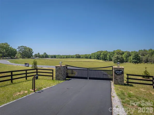 62 Mountain View Ln, Tryon, NC 28782