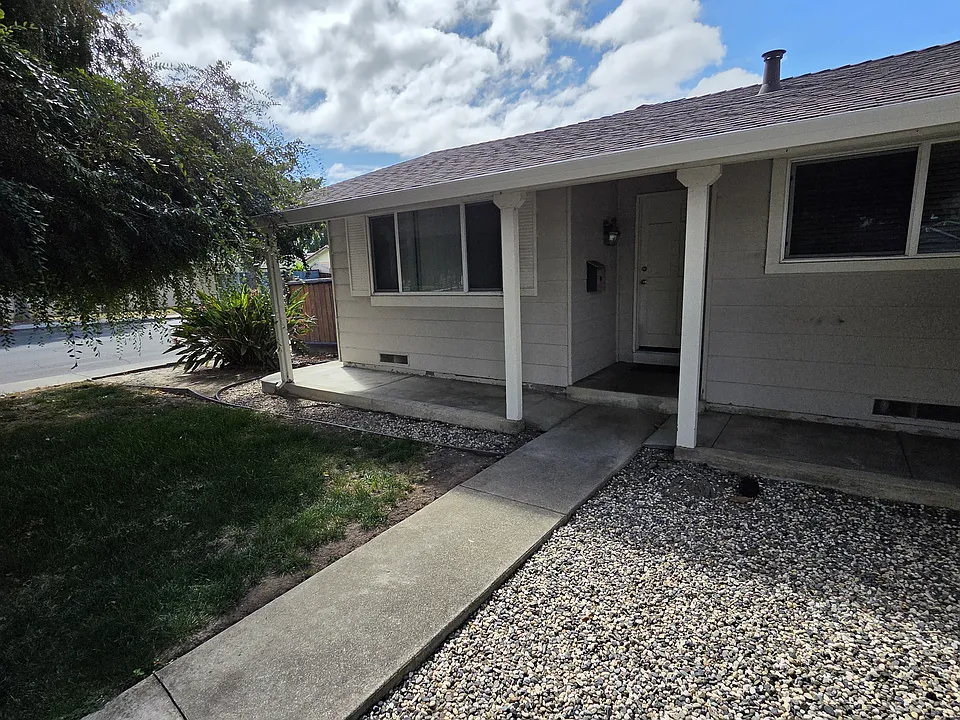 2465 Lambert Pl