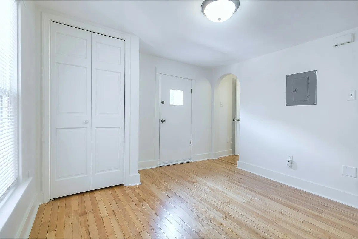 Building Photo - 836 E Dayton St #2