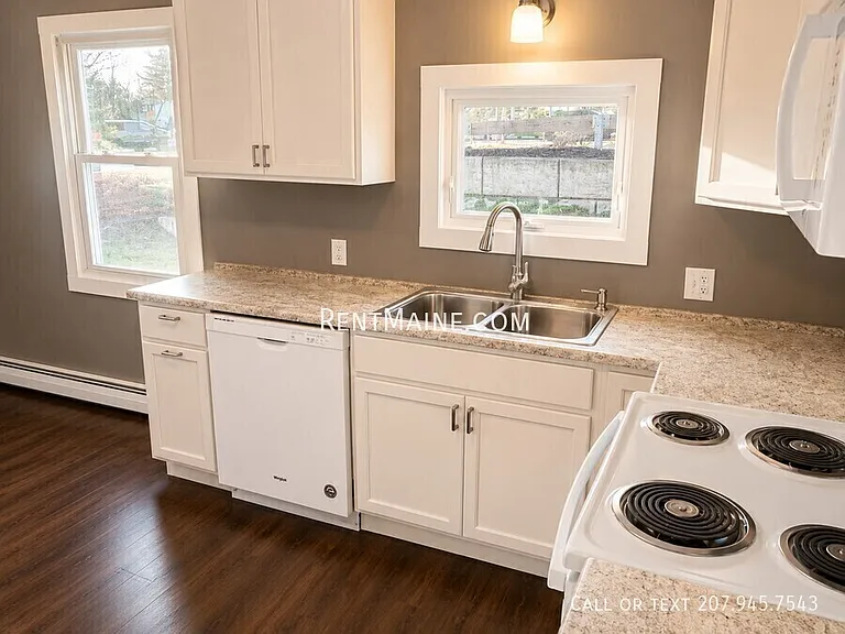 676 College Ave — Photo 7