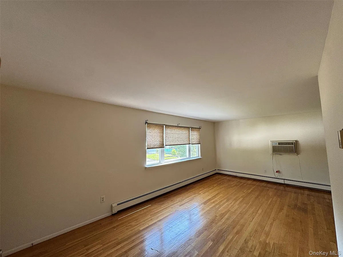 Building Photo - 29 Hendrick Ave #B